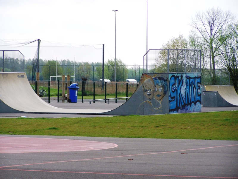 rollerblade halfpipe skatepark Puyenbroeck